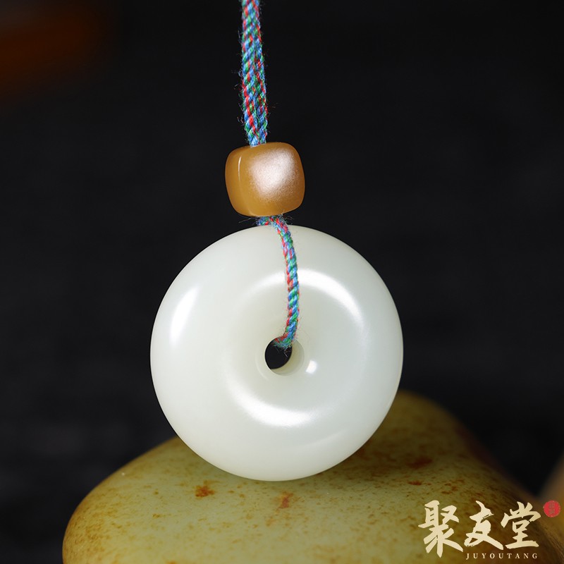 W76聚友堂王伟玉雕22.9克新疆和田玉籽料典藏级白玉平安扣挂件
