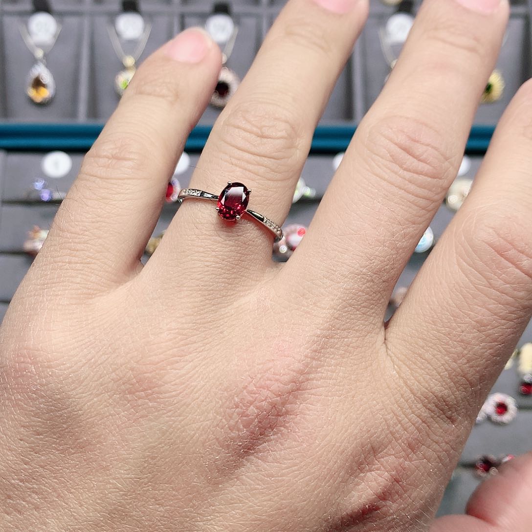 石榴石戒指银S925镶嵌石榴石戒指