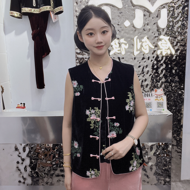 秋季新款民族风新中式重工刺绣粉花丝绒马甲女（衣长约59cm）