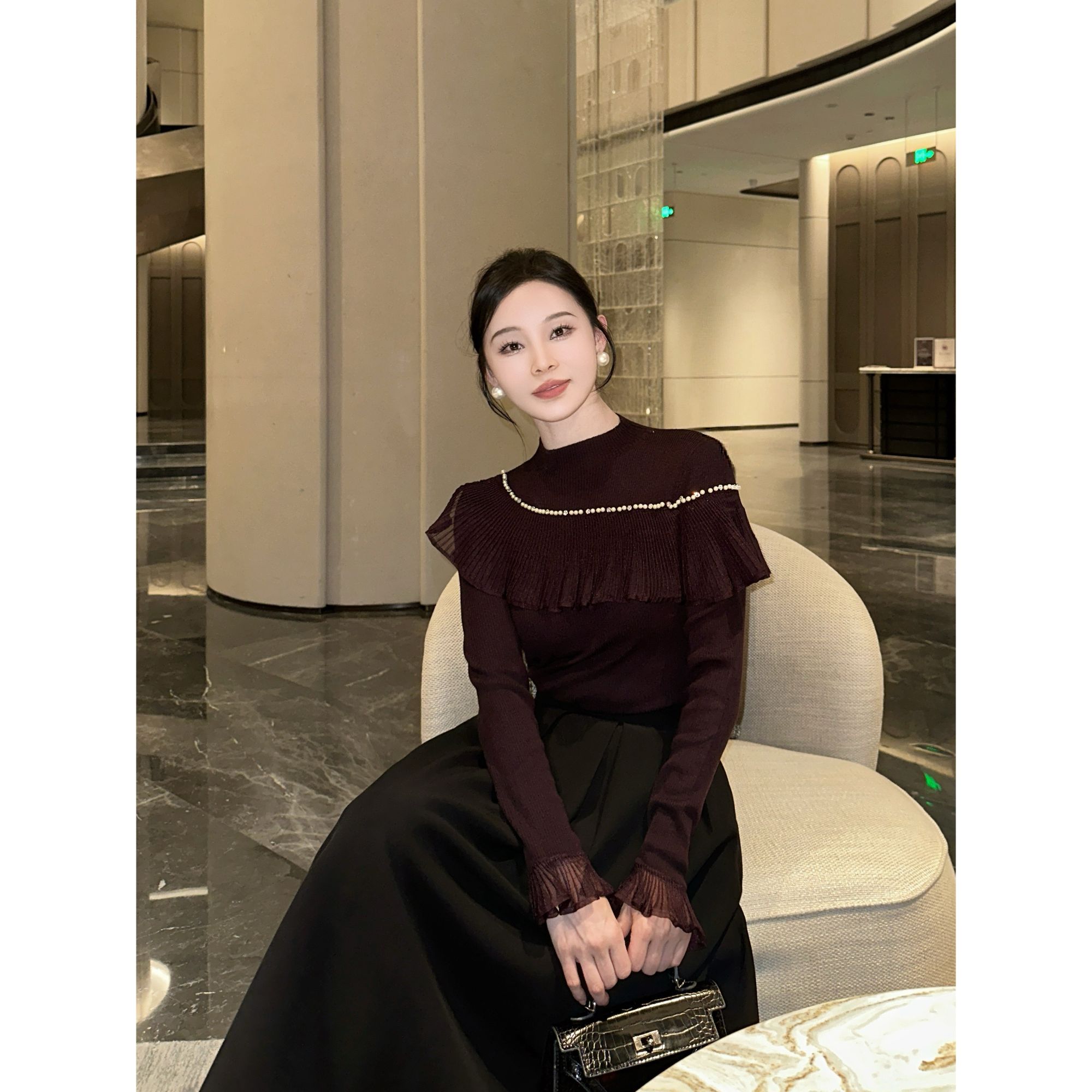 LZQ[斯佳丽]半高领荷叶边设计感气质针织上衣XMZH11387