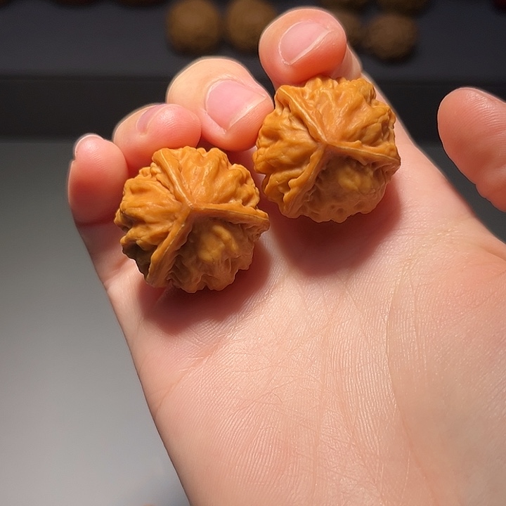 把件文玩核桃三棱774