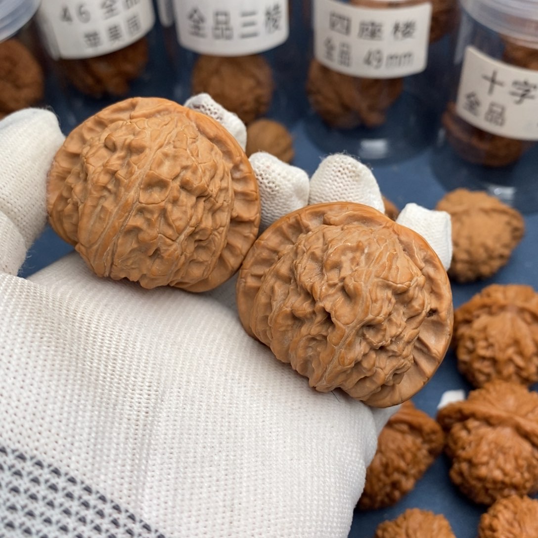 文玩核桃把件球白