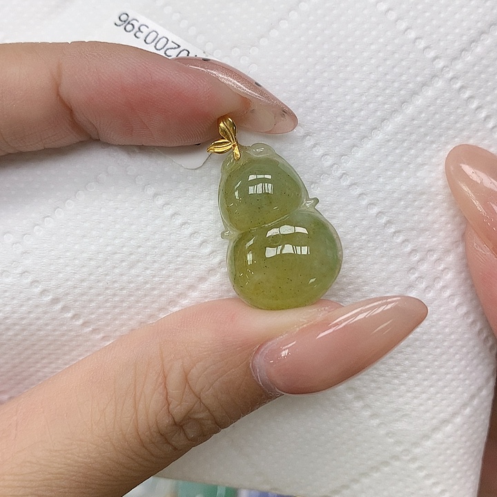 颈饰18K金镶嵌翡翠