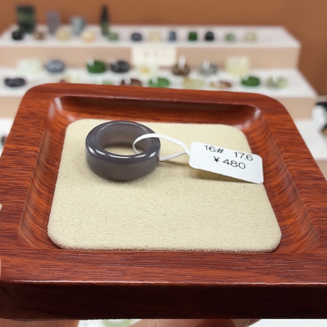 向****和田玉未镶嵌戒指内径17.6