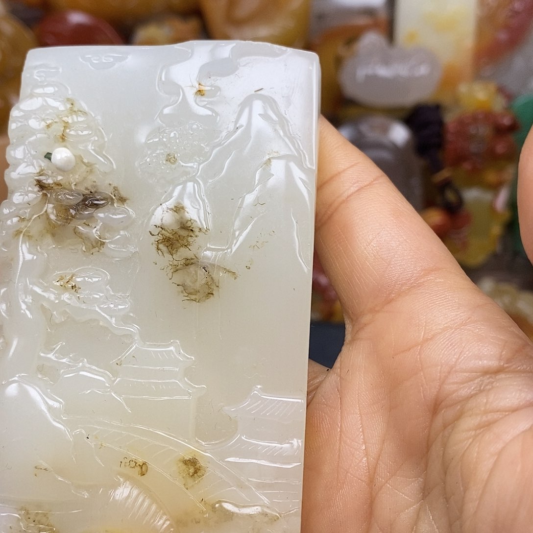 石英质玉（黄龙玉）颈饰未镶嵌