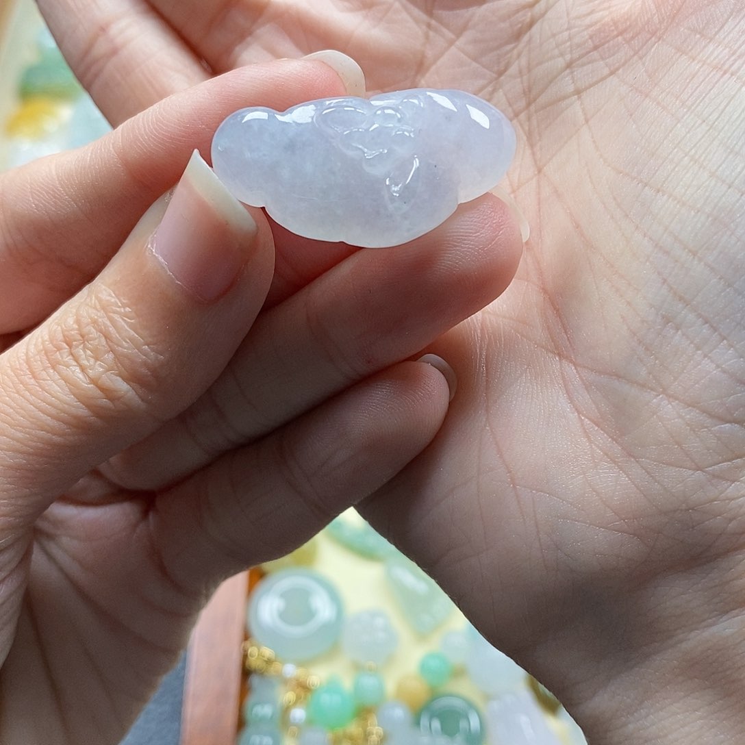 翡翠颈饰未镶嵌闪