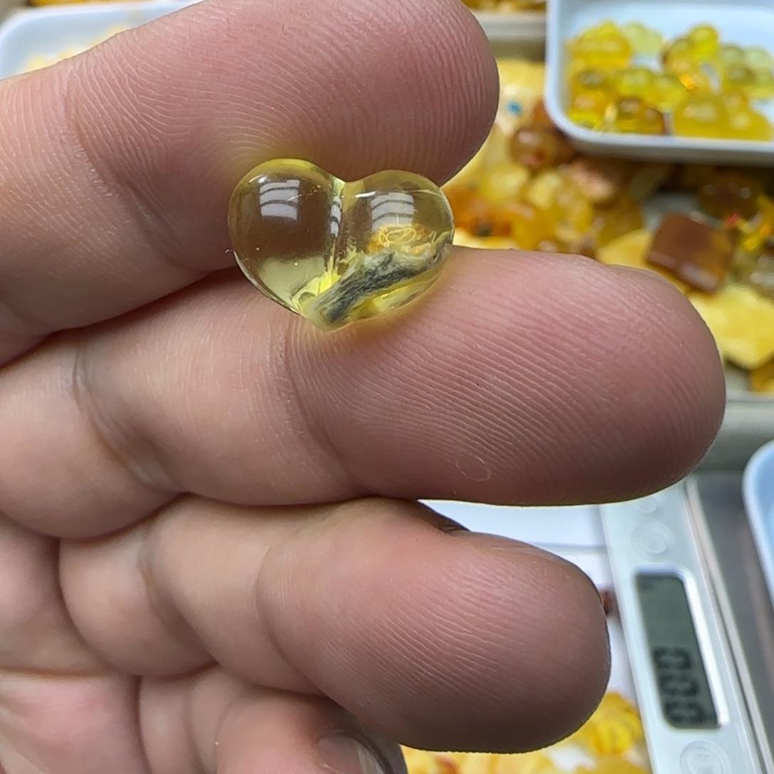 琥珀未镶嵌裸石0.79克