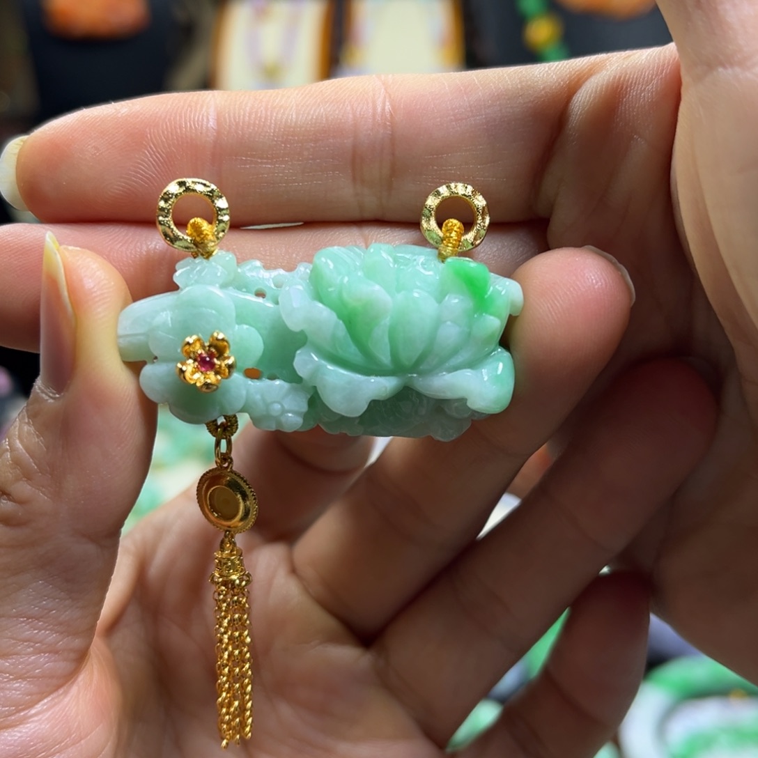 熙***熙翡翠未镶嵌颈饰天然翡翠