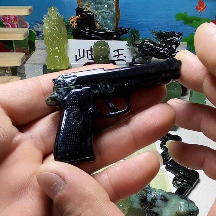 透闪石-蛇纹石玉未镶嵌手把件