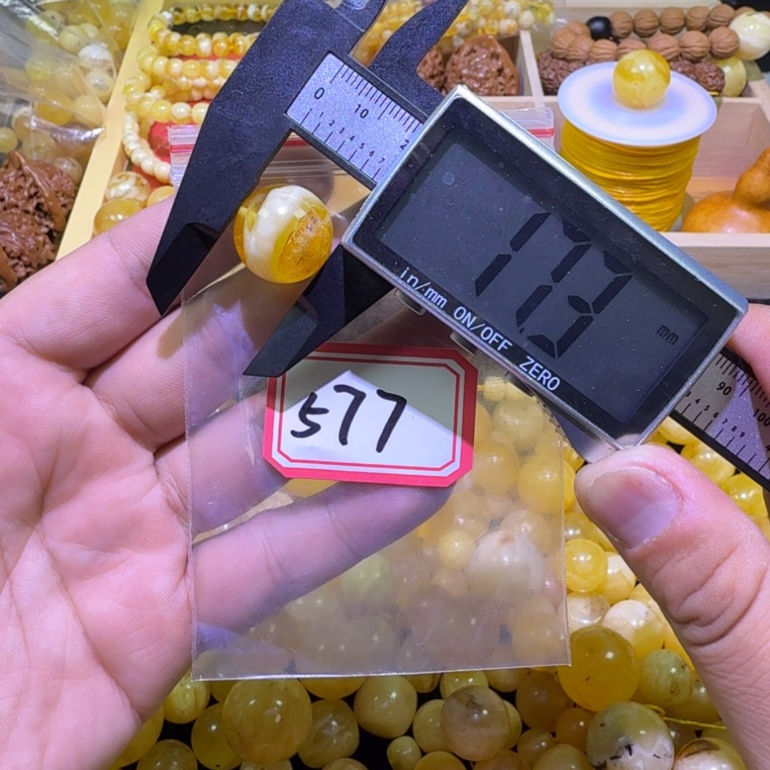 蜜蜡未镶嵌珠宝奇石