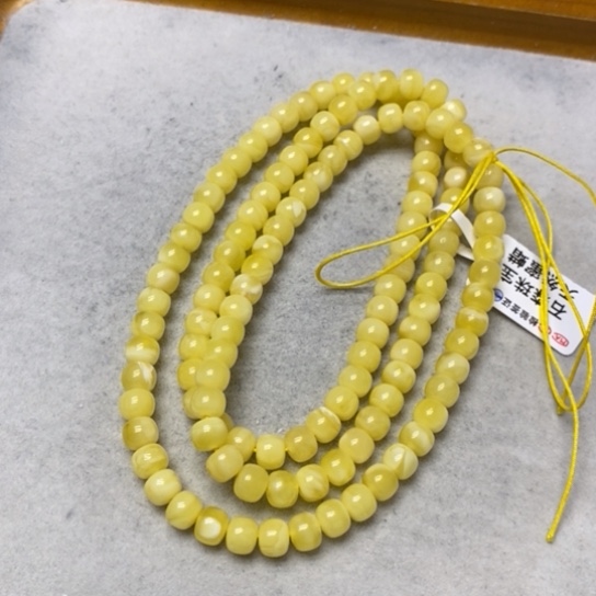 蜜蜡裸石未镶嵌串