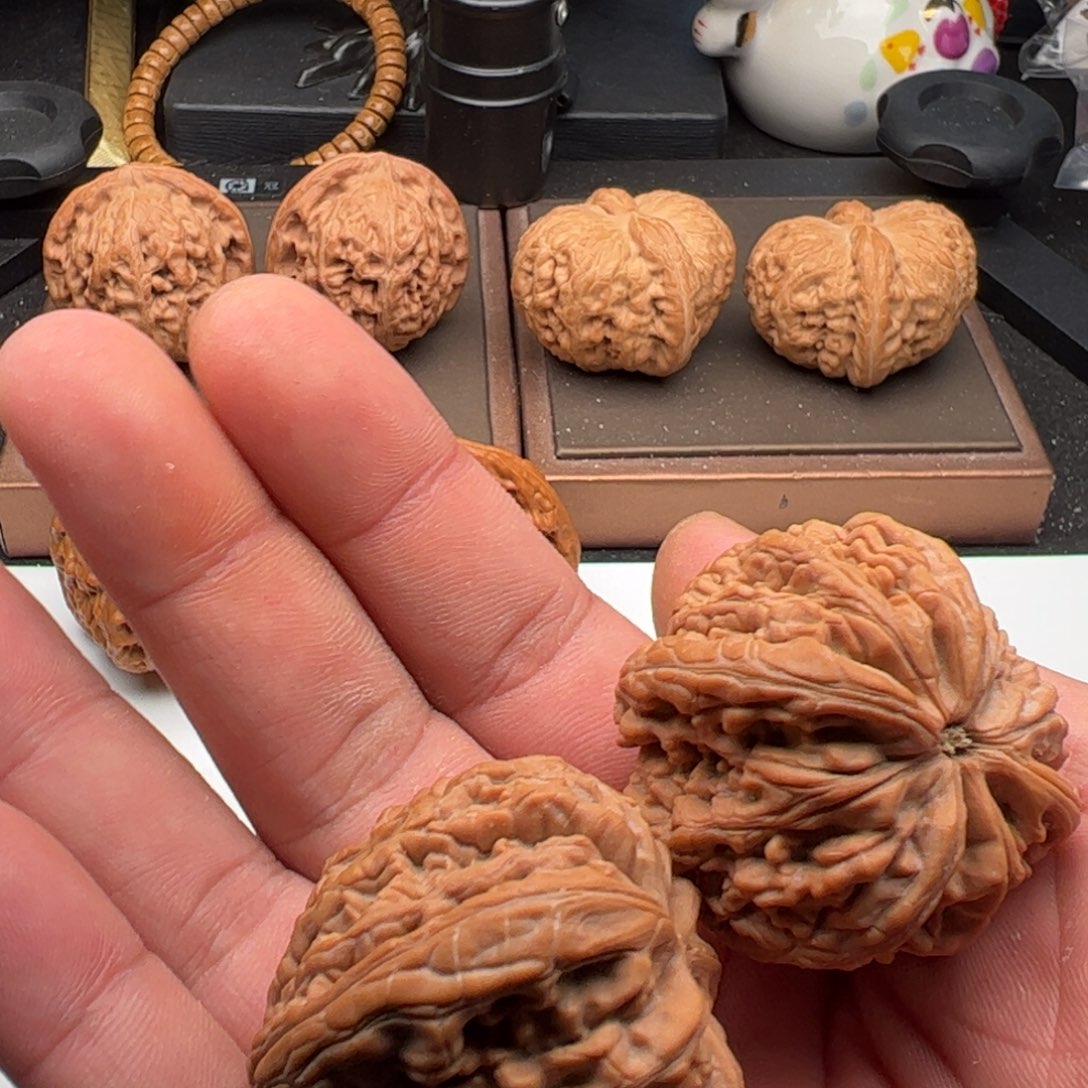 文玩核桃吊坠滢虎头王40