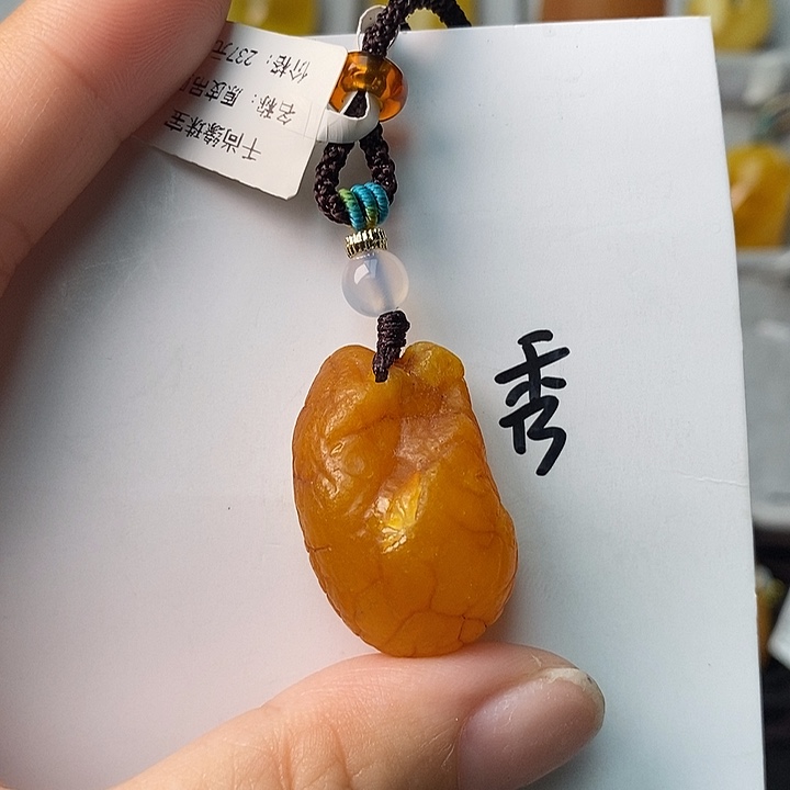 未镶嵌琥珀珠宝奇石?**然