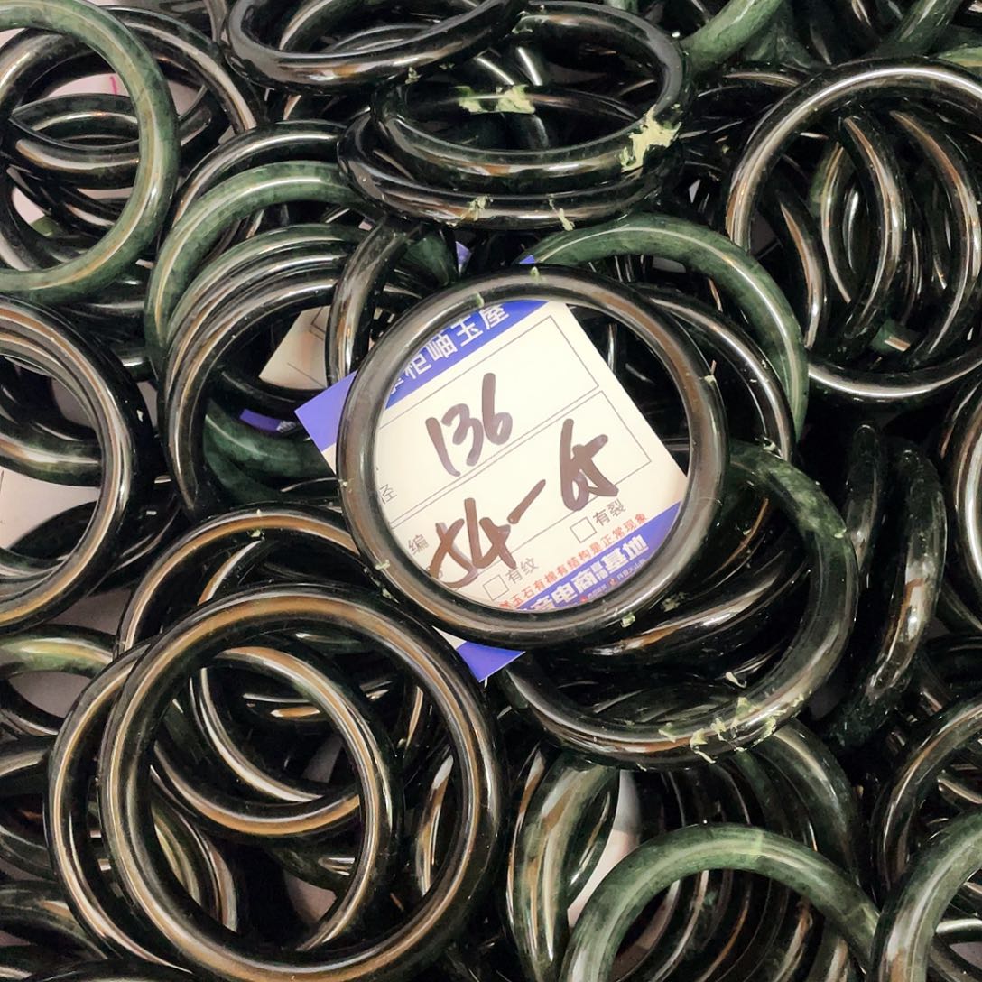 岫玉未镶嵌吊坠吊坠多样性，发一件