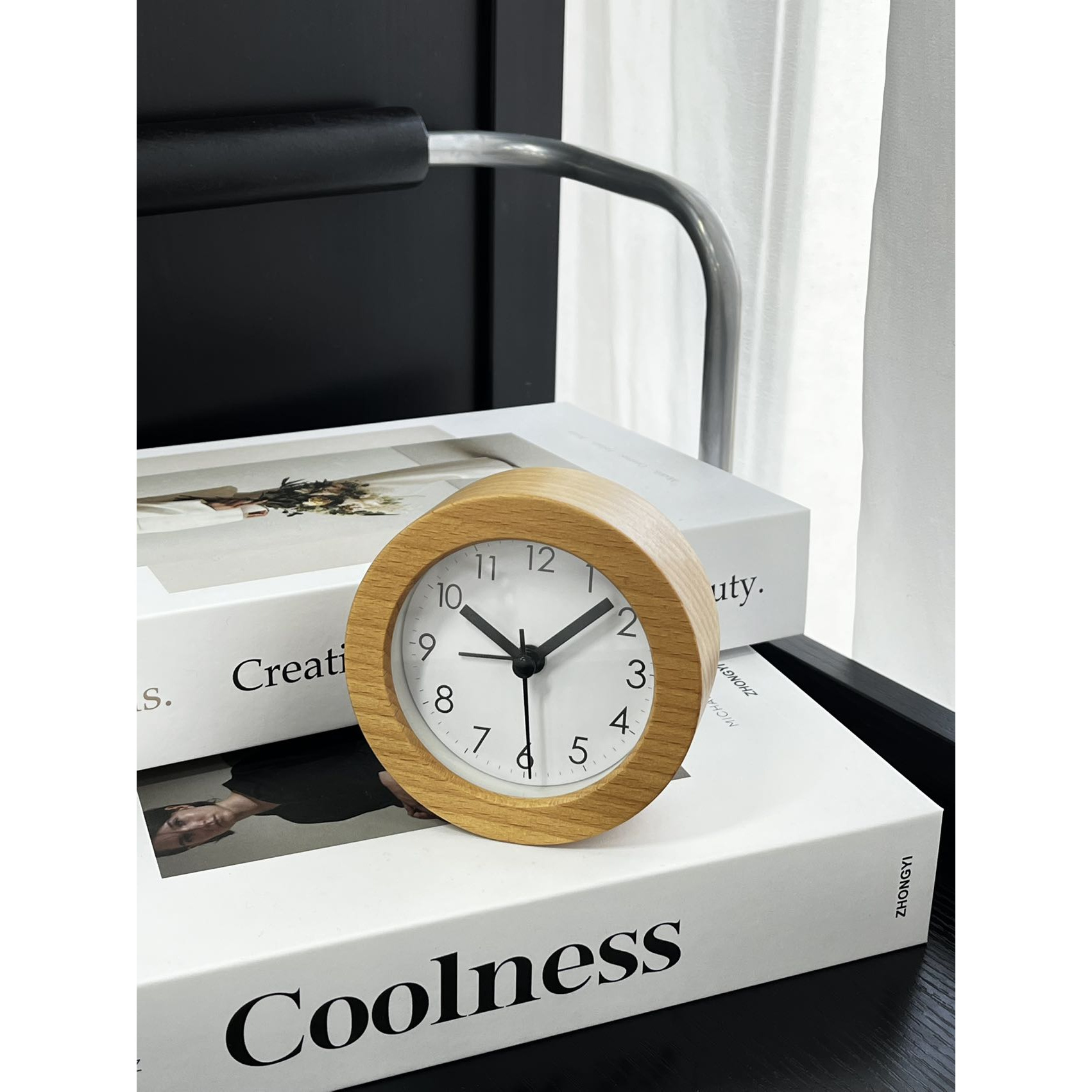 高颜值家用实木闹钟