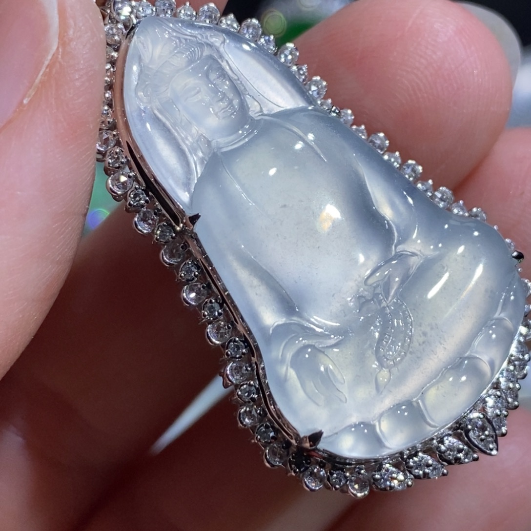 黑***果翡翠18K金镶嵌颈饰定金