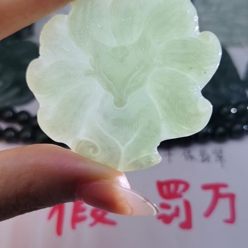翡翠颈饰未镶嵌天然的A货翡翠多样性发货