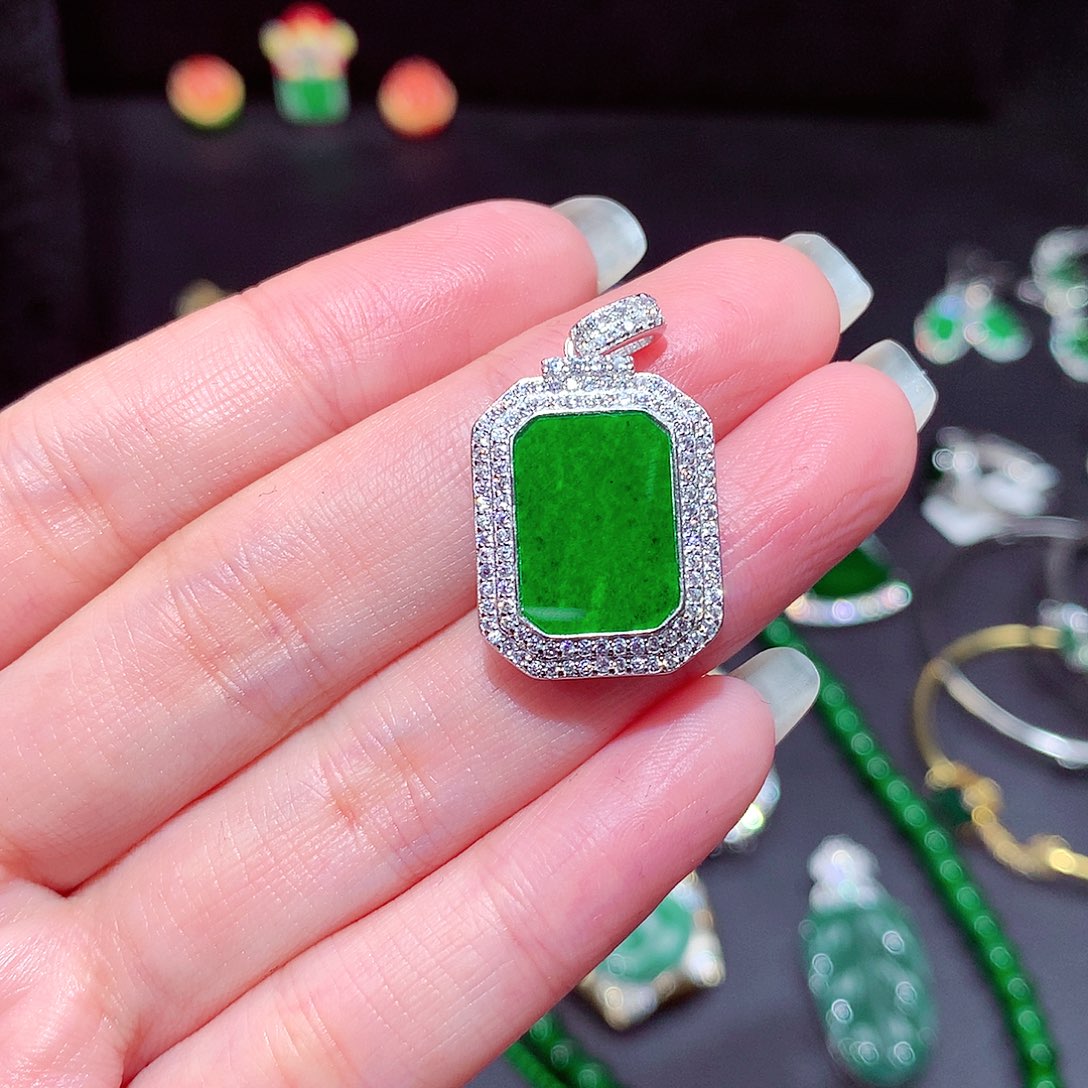 【闪购商品】翡翠吊坠(不含链)未镶嵌