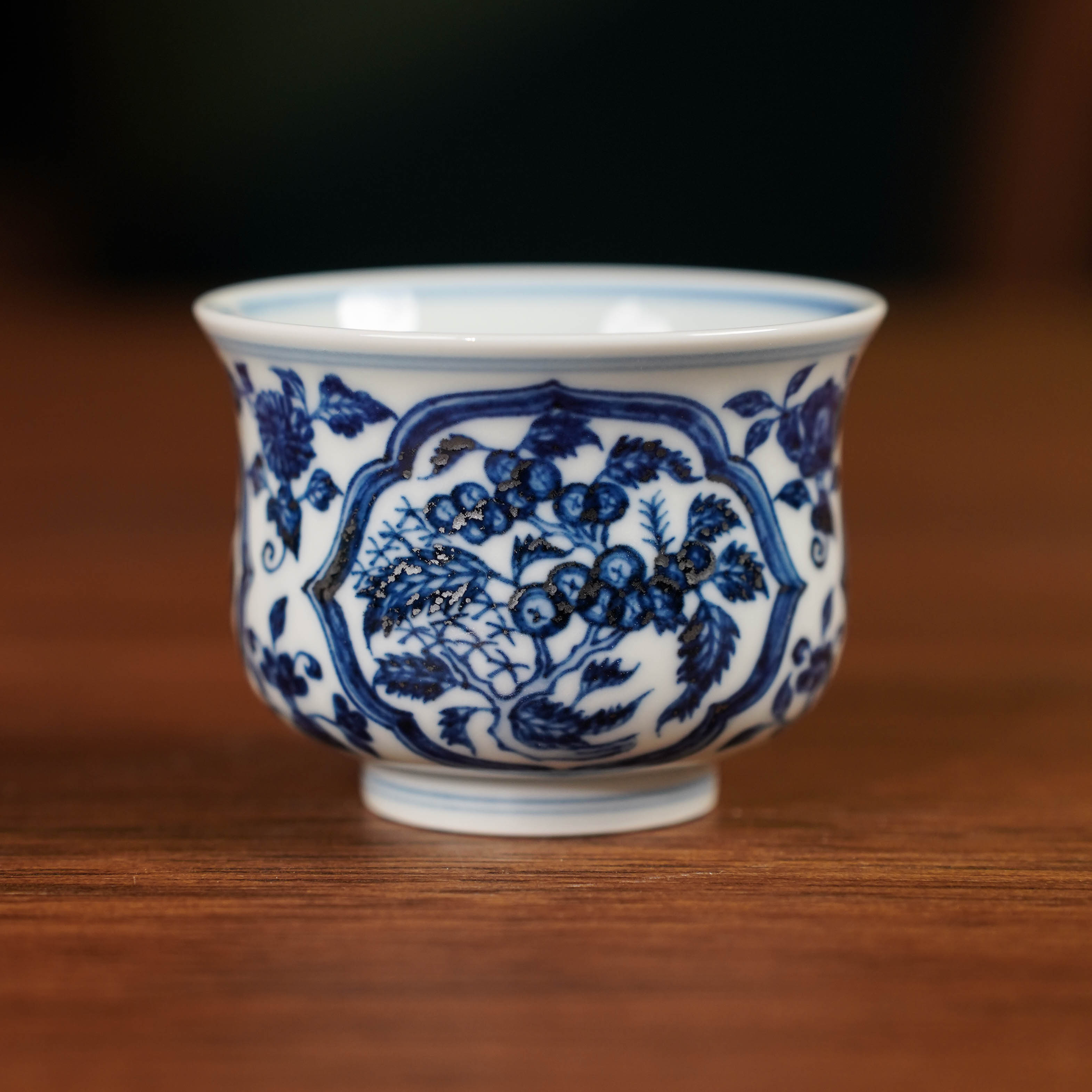 【景德镇瓷器】清玉堂手绘青花三多炉式主人杯jd760