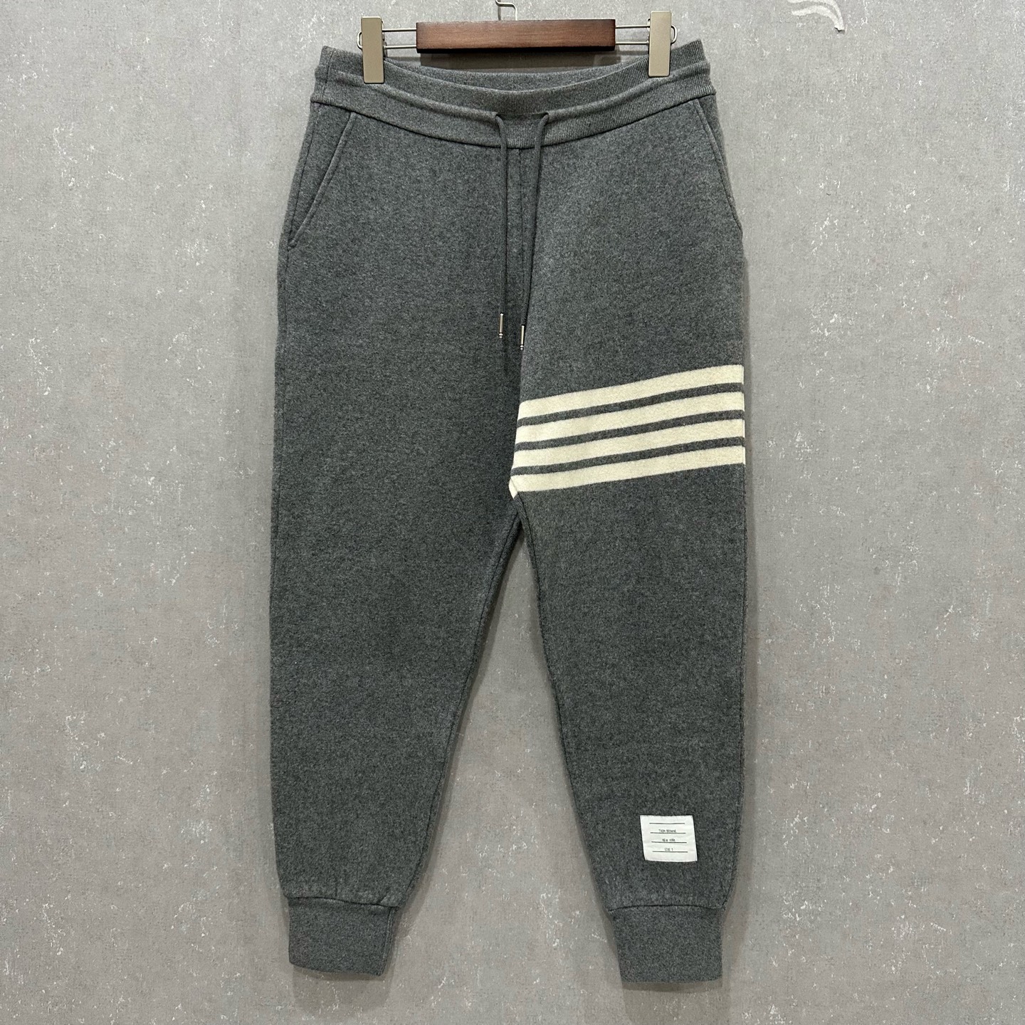 99新 THOMBROWNE 汤姆布朗 羊绒四道杠 2码006033