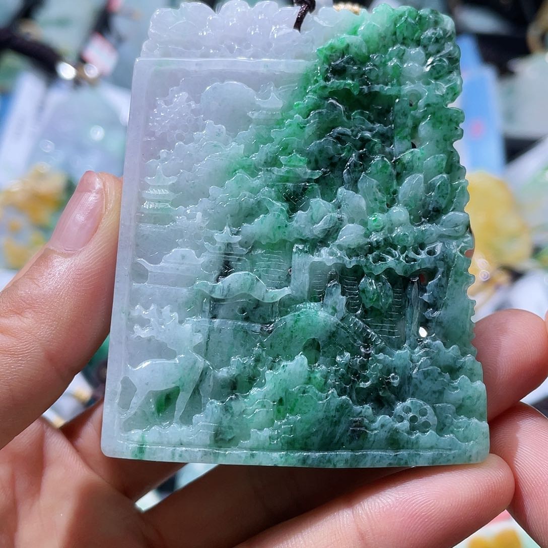 翡翠未镶嵌颈饰一