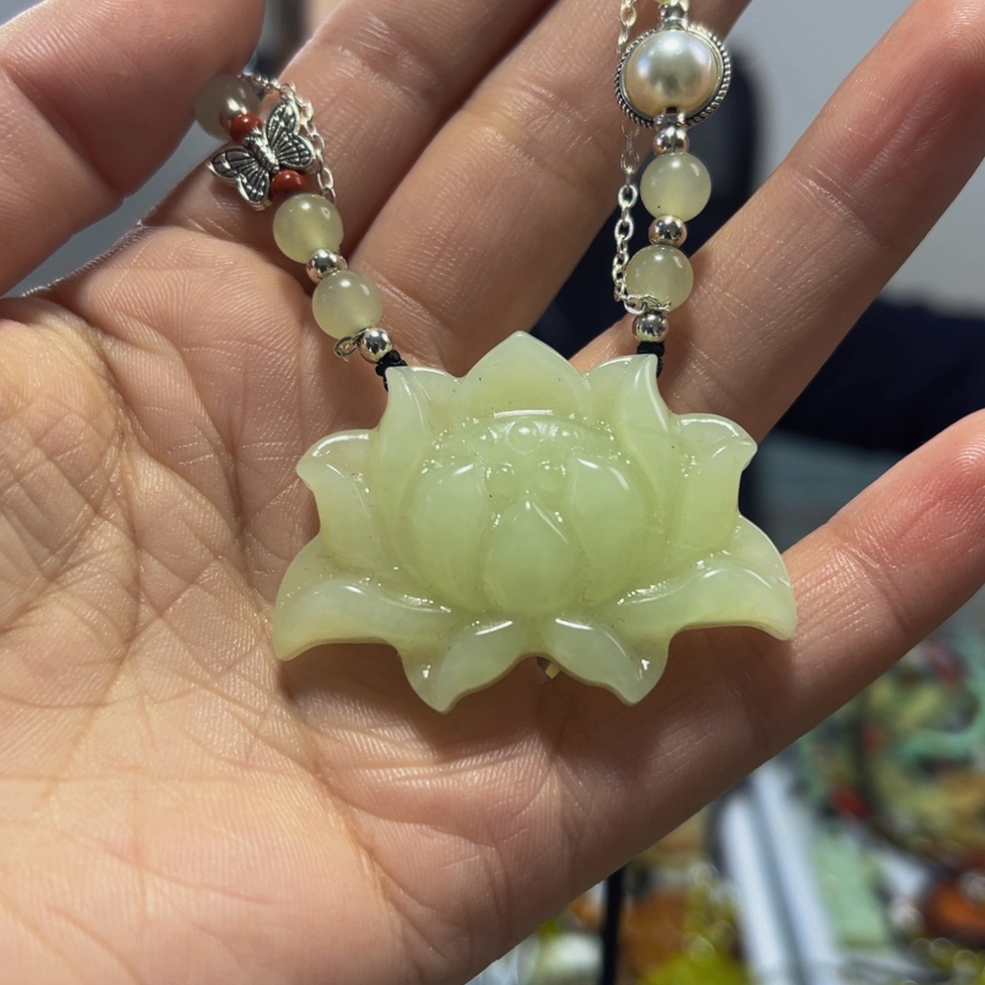 蛇纹石玉未镶嵌颈饰