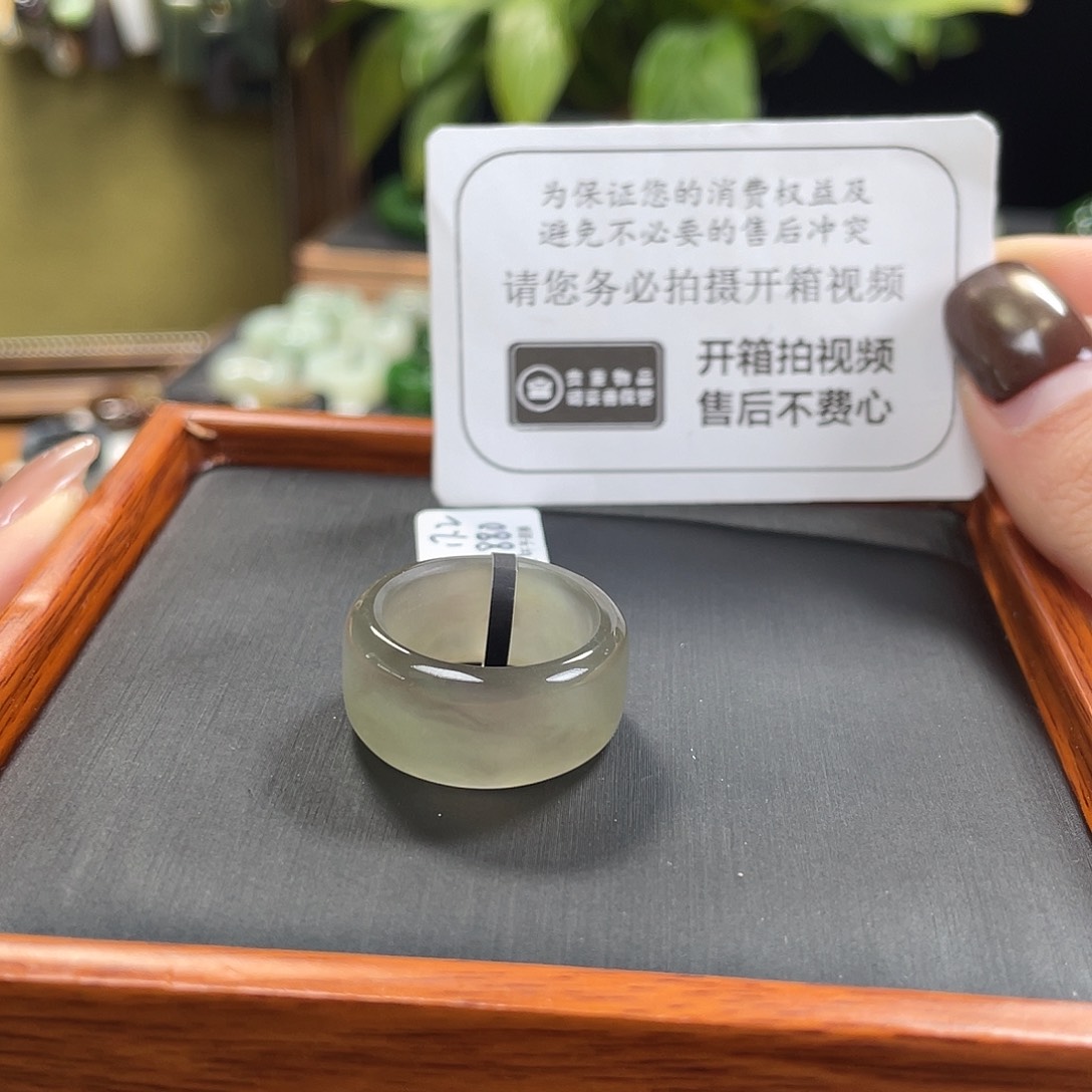 婷***在和田玉未镶嵌戒指9号