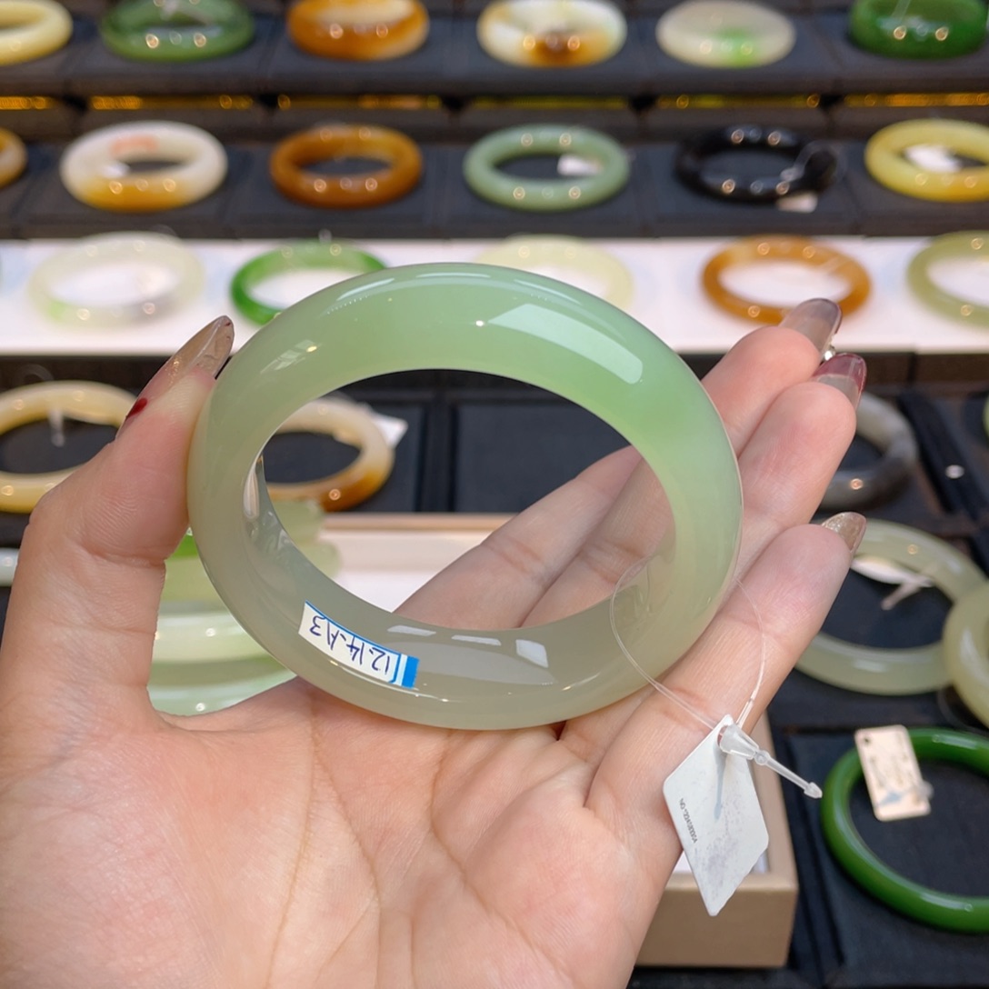 和田玉手镯未镶嵌阿*