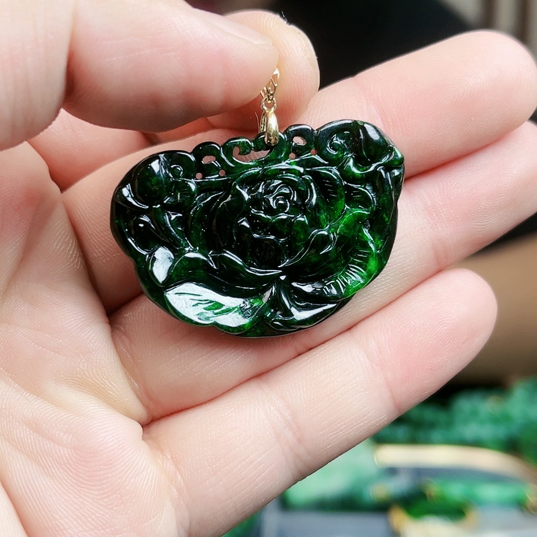 翡翠颈饰18K金镶嵌吊坠