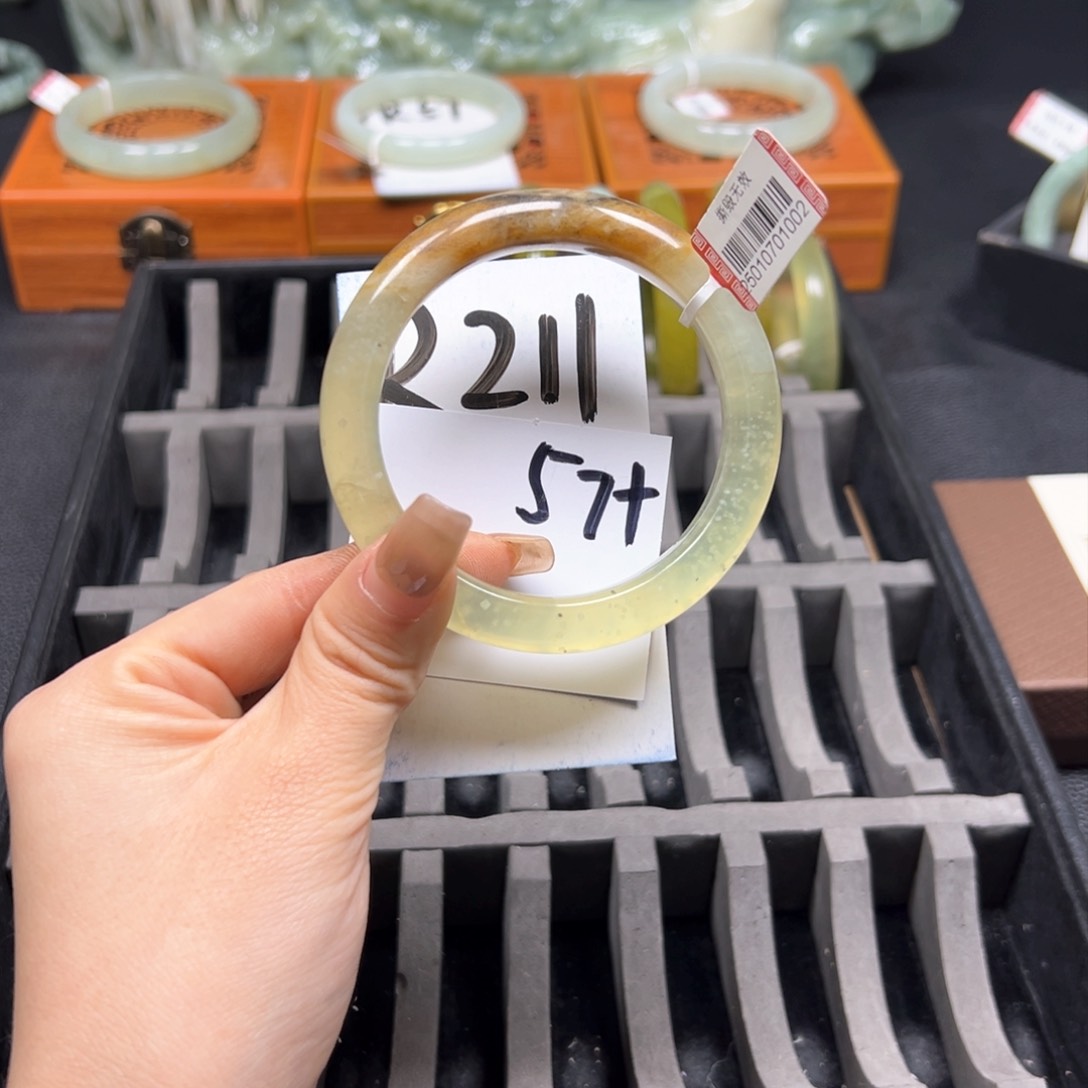 蛇纹石玉手镯未镶嵌