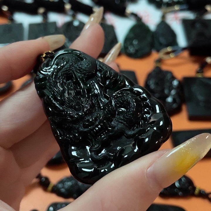 翡翠颈饰未镶嵌石*阳