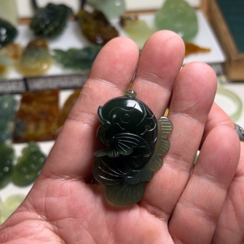 蛇纹石玉颈饰未镶嵌