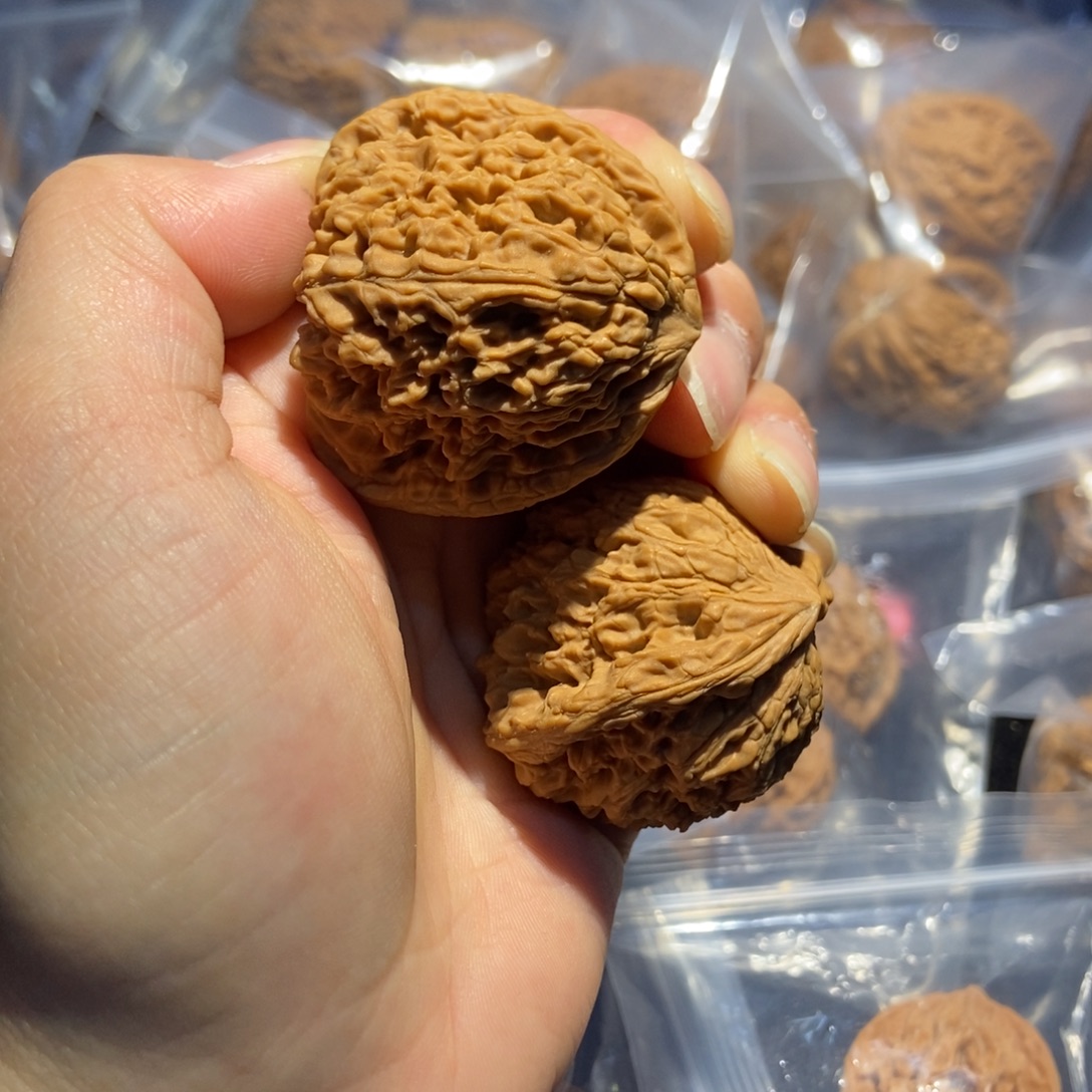 文玩核桃吊坠南疆老树南疆石108