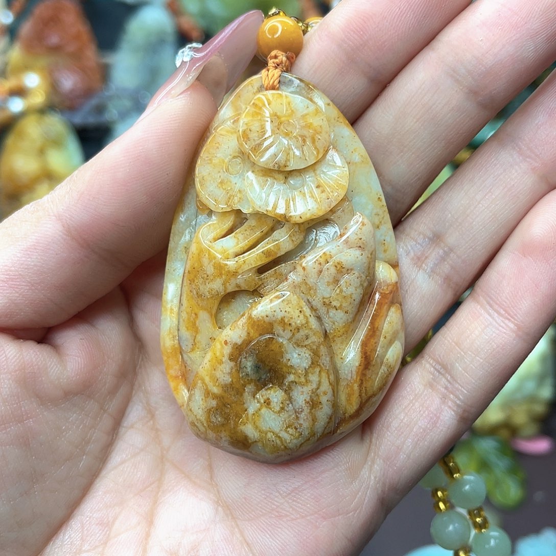 蛇纹石玉颈饰未镶嵌