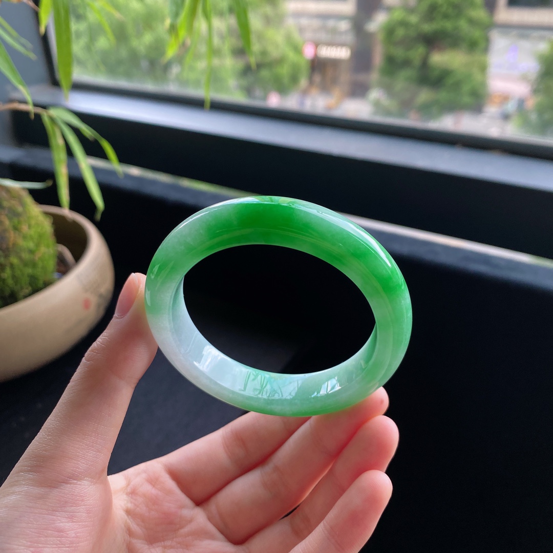 好色珠宝  圈口51缅甸老坑A货细糯辣阳绿正圈女款翡翠手镯