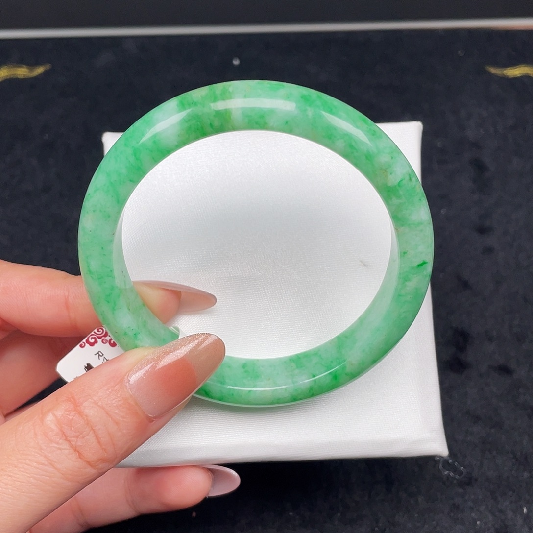 翡翠未镶嵌手镯1111