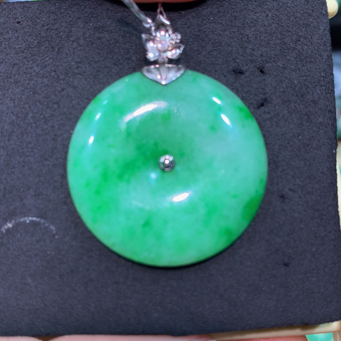 翡翠18K金镶嵌颈饰翡翠