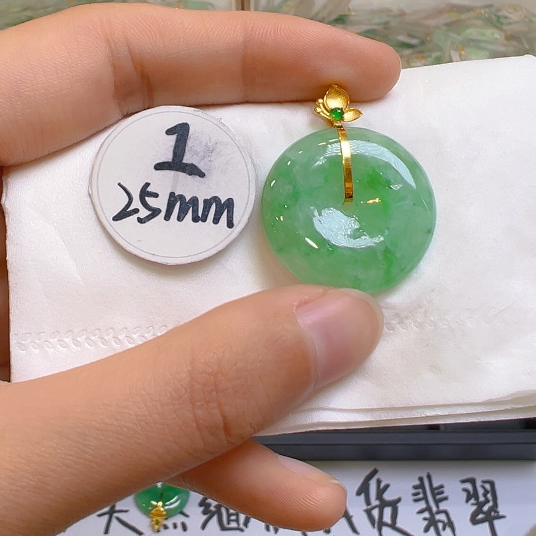 翡翠颈饰18K金镶嵌翡翠