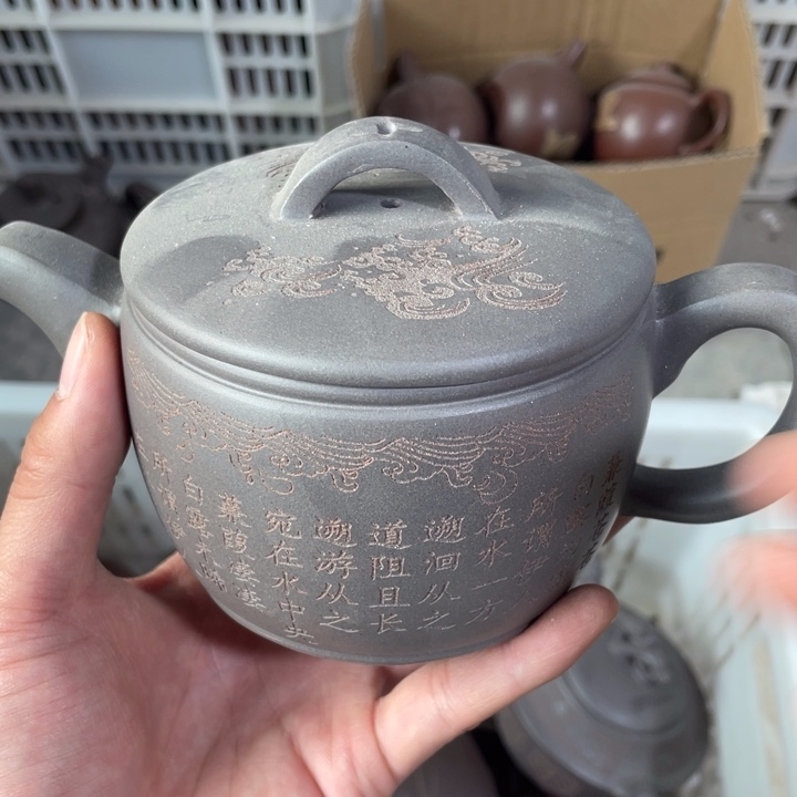 老厂紫砂壶一件。