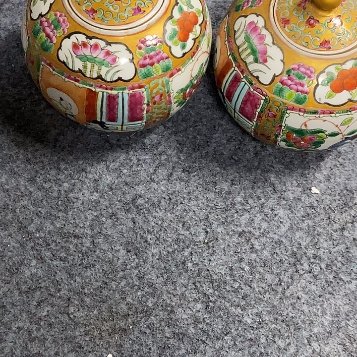 珠***峰粉彩茶叶罐，粉彩罐