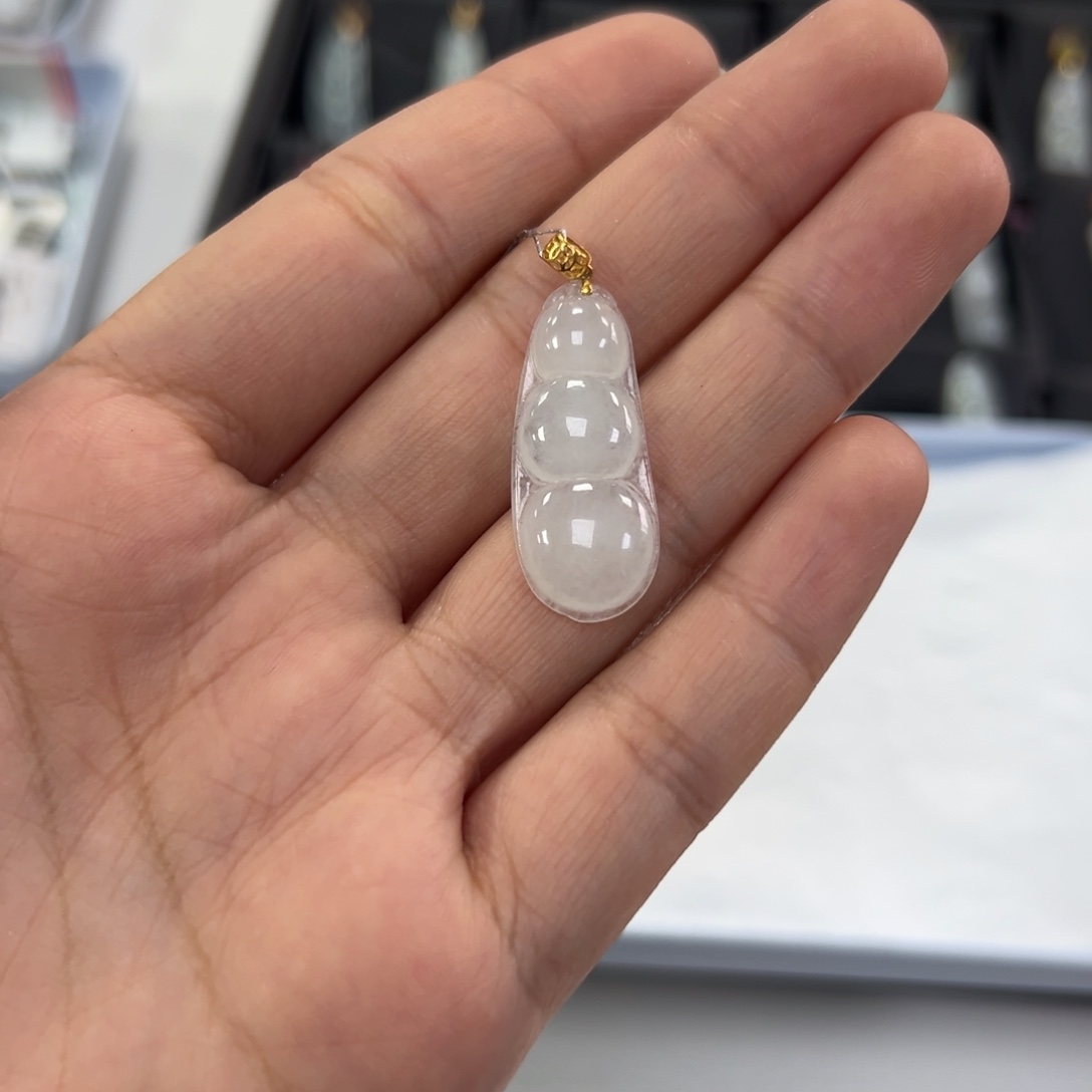 翡翠颈饰18K金镶嵌相**厌福豆