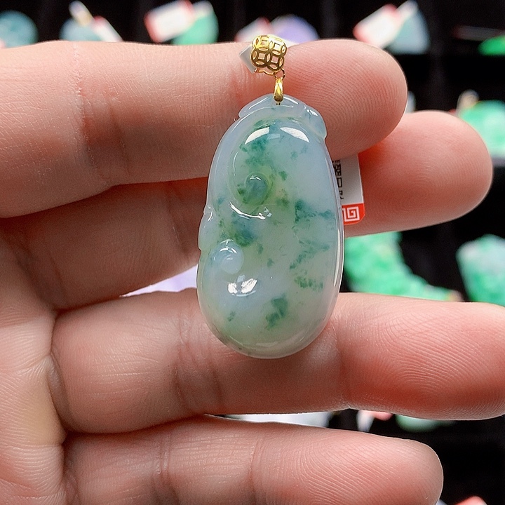 颈饰18K金镶嵌翡翠