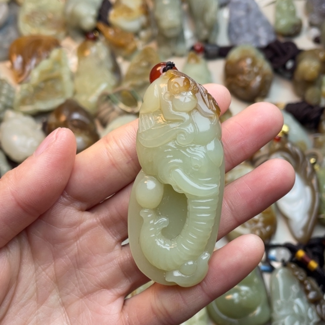 和田玉未镶嵌颈饰