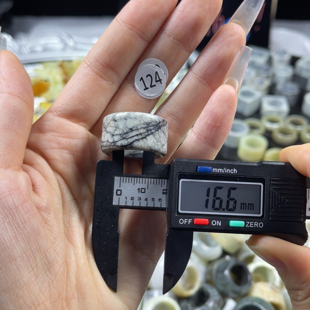 蛇纹石玉未镶嵌戒指