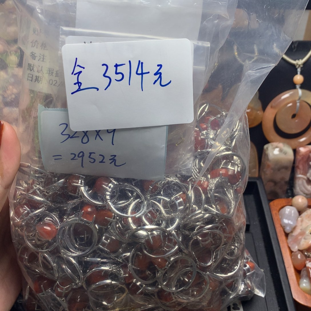 查罗石颈饰合金〇