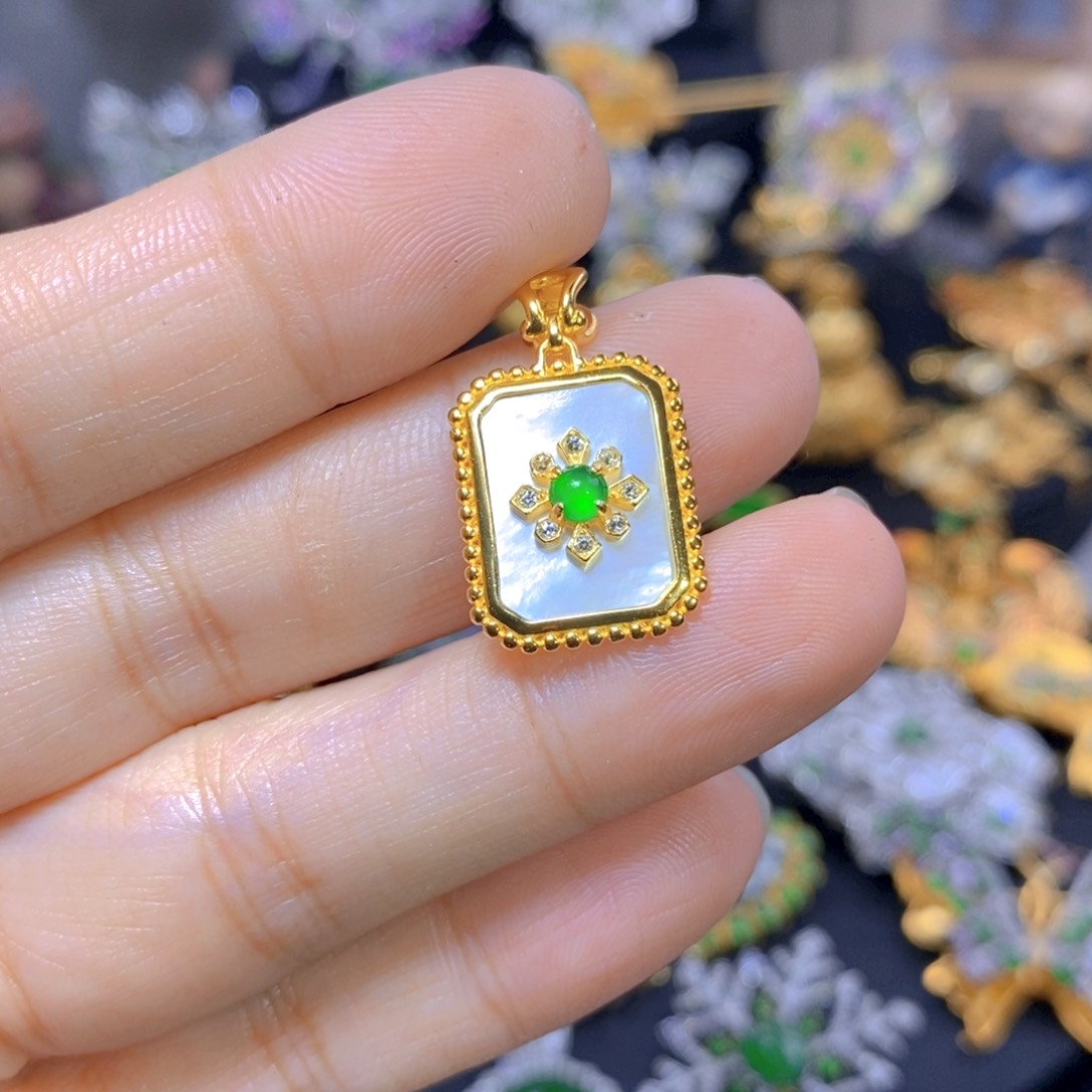 翡翠耳钉银S925镶嵌天然翡翠