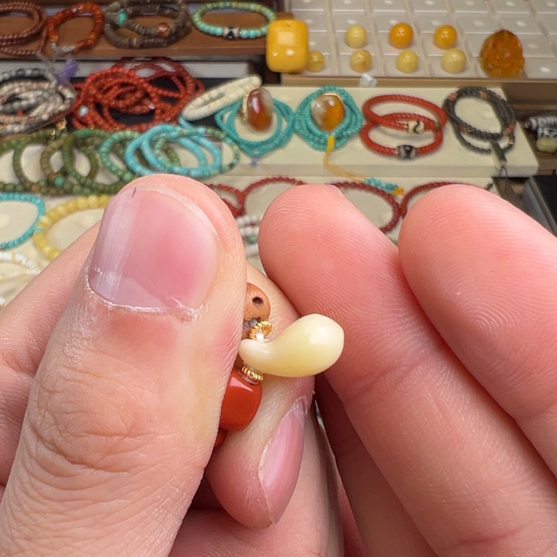 楊***珊蜜蜡未镶嵌裸石蜜蜡卡子