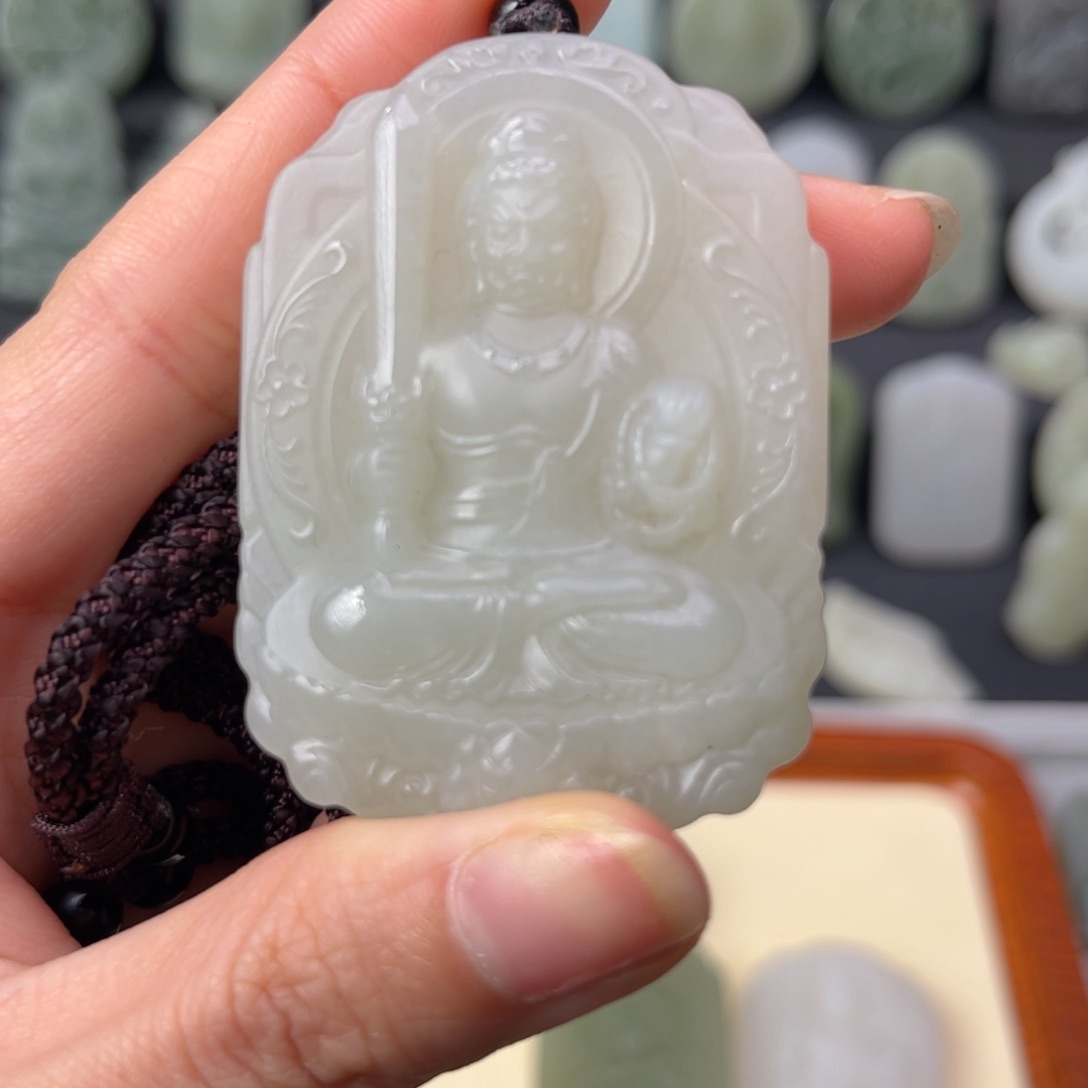 和田玉颈饰未镶嵌我****了