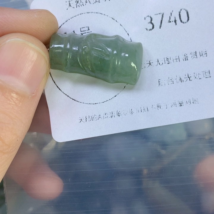 翡翠挂件未镶嵌翡翠