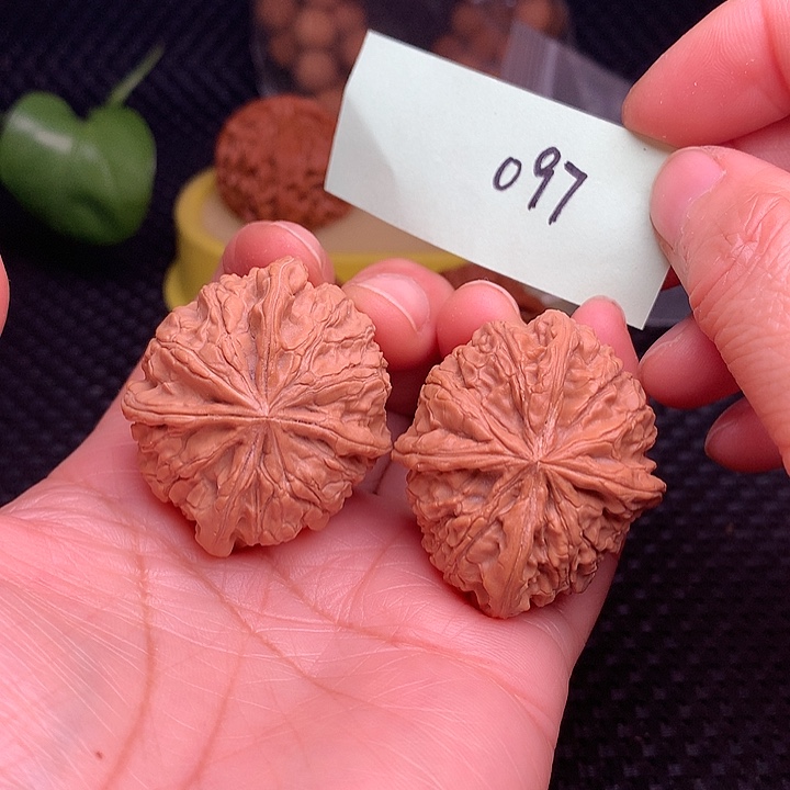 【闪购商品】把件文玩核桃40四棱097